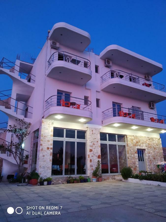 Hotel Vila Llaka Himarë Exterior foto